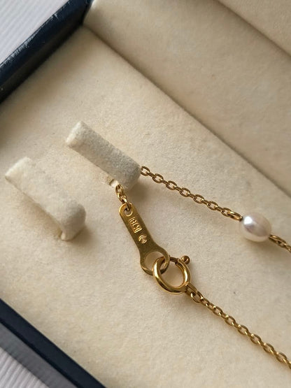 Tasaki K18 gold station necklace with white pearls on a 39 cm chain displayed on a white background