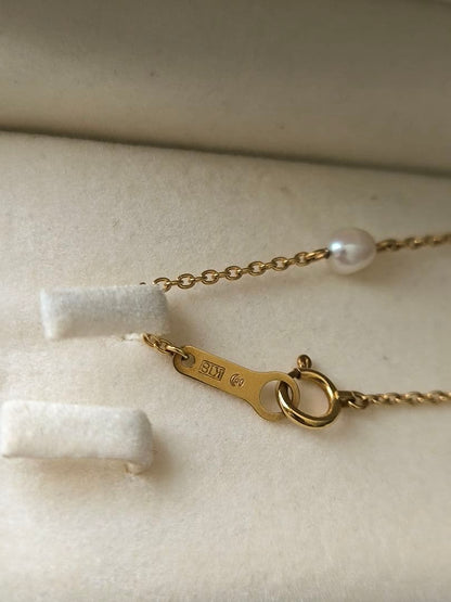 Tasaki K18 gold station necklace with white pearls on a 39 cm chain displayed on a white background