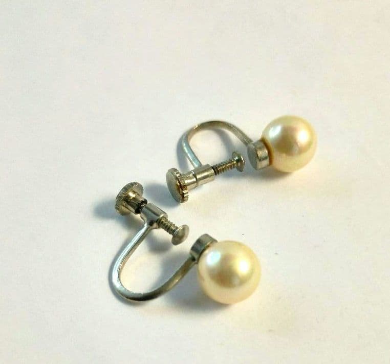 Akoya Pearl Necklace and Earrings Set PN1010 white pearls, 39 cm necklace with matching earrings