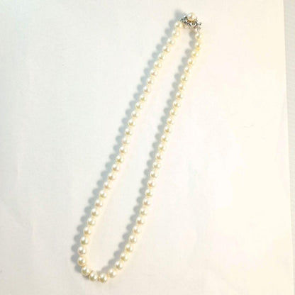 Akoya Pearl Necklace and Earrings Set PN1010 white pearls, 39 cm necklace with matching earrings