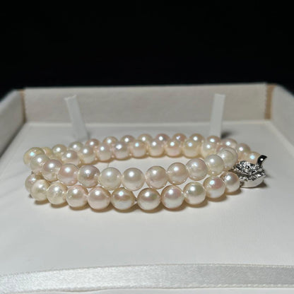 Akoya pearl necklace with round white pearls sized 7.7-7.9mm on a 43cm silver chain