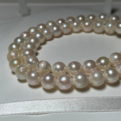 Akoya pearl necklace with round white pearls sized 7.7-7.9mm on a 43cm silver chain