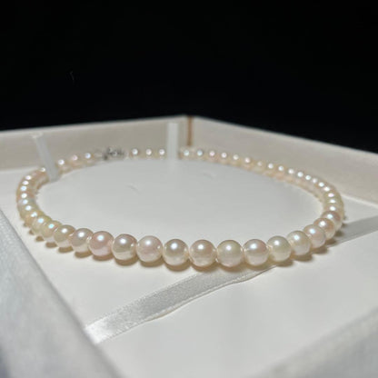 Akoya pearl necklace with round white pearls sized 7.7-7.9mm on a 43cm silver chain