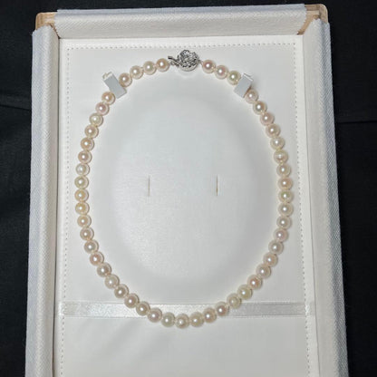 Akoya pearl necklace with round white pearls sized 7.7-7.9mm on a 43cm silver chain