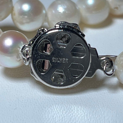 Akoya pearl necklace with round white pearls sized 7.7-7.9mm on a 43cm silver chain