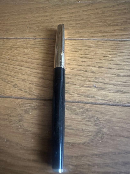 PILOT Super 70V Fountain Pen in black with metallic cap and attached clip
