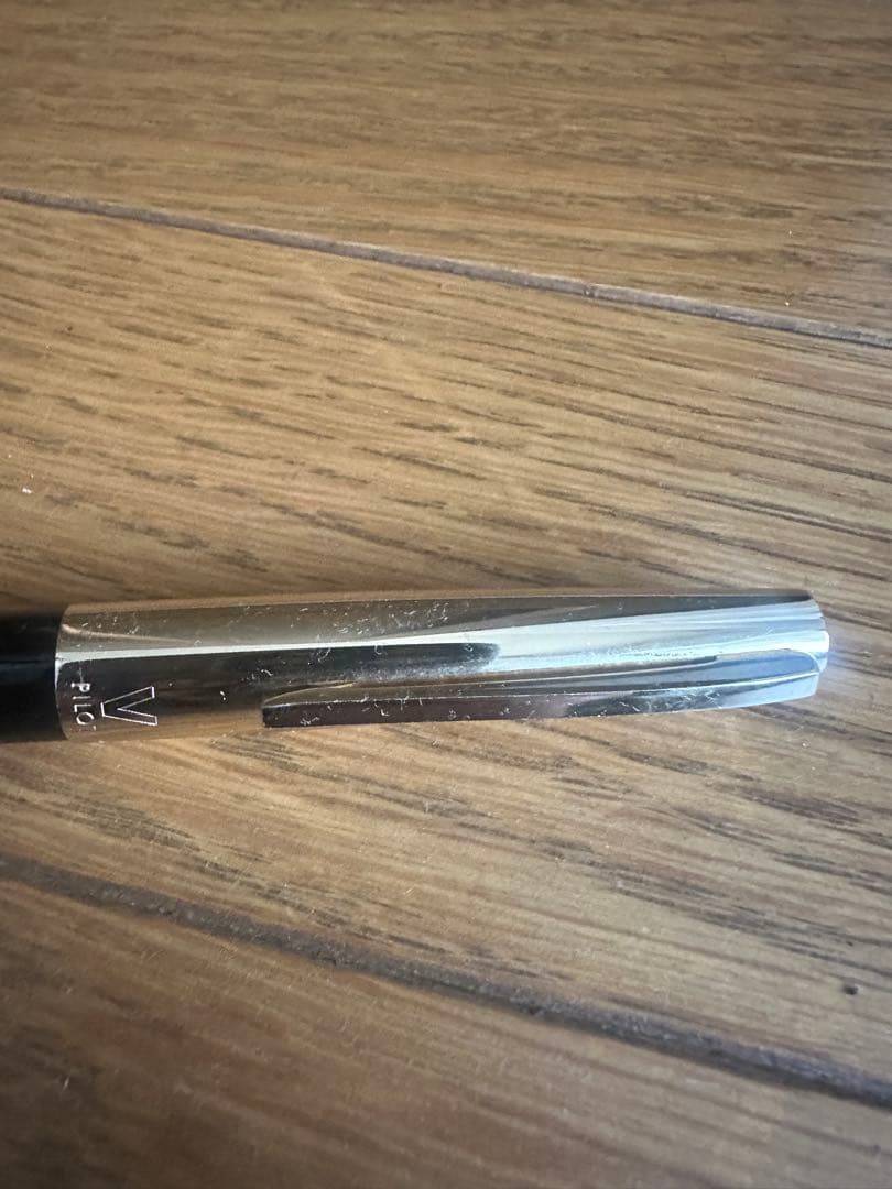 PILOT Super 70V Fountain Pen in black with metallic cap and attached clip