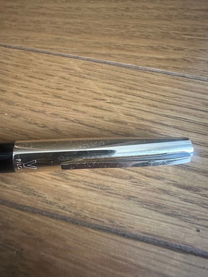 PILOT Super 70V Fountain Pen in black with metallic cap and attached clip