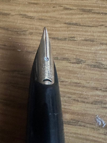 PILOT Super 70V Fountain Pen in black with metallic cap and attached clip