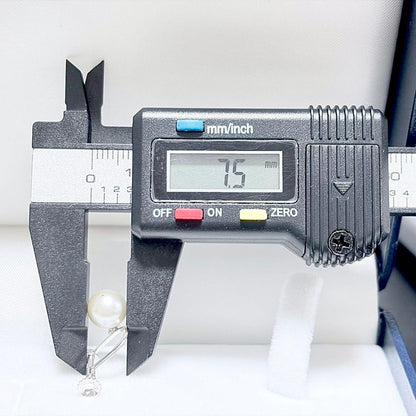 Natural Akoya pearl necklace and matching earrings with white 7.5 mm pearls