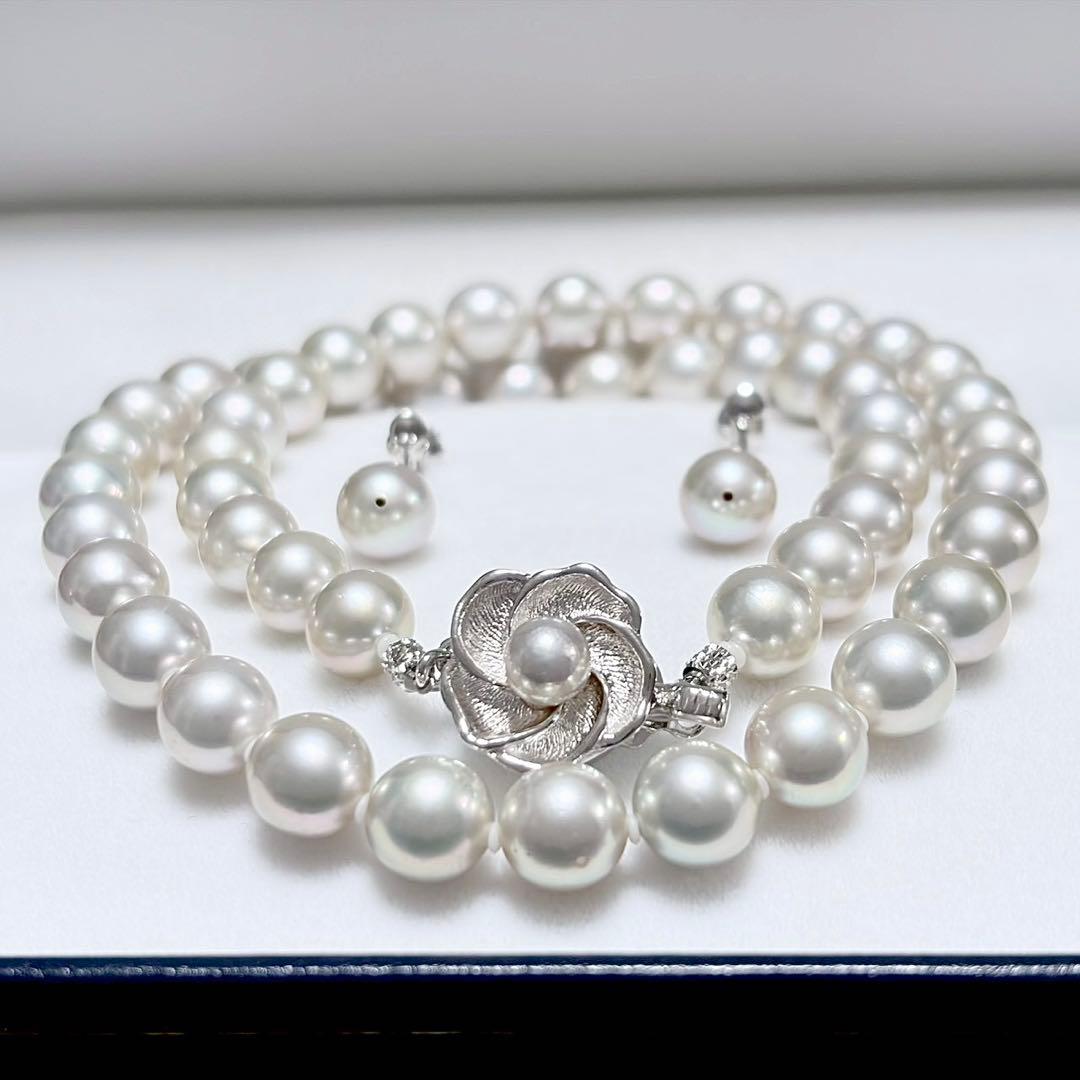 Natural Akoya pearl necklace and matching earrings with white 7.5 mm pearls