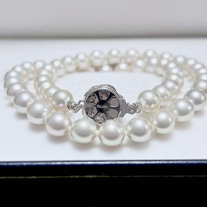Natural Akoya pearl necklace and matching earrings with white 7.5 mm pearls