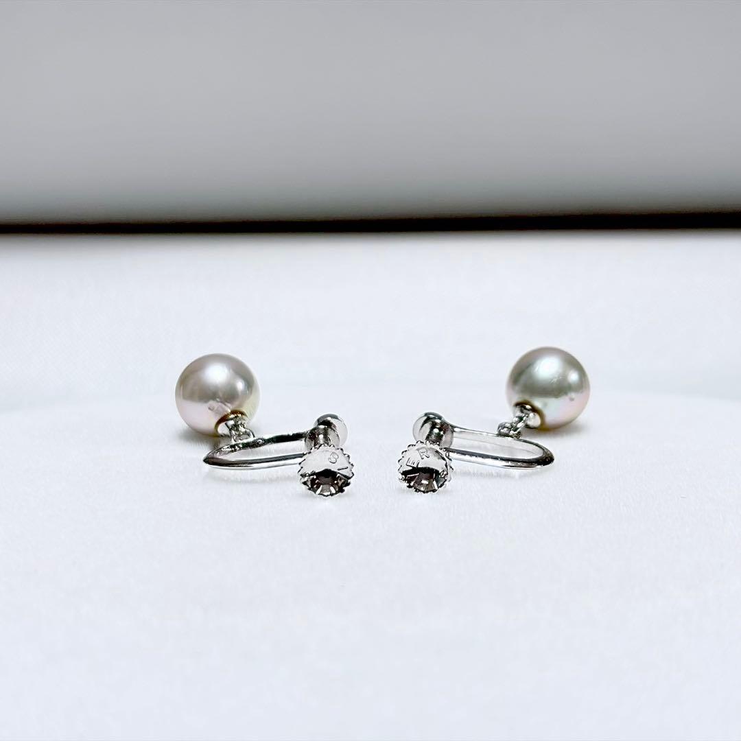 Natural Akoya pearl necklace and matching earrings with white 7.5 mm pearls