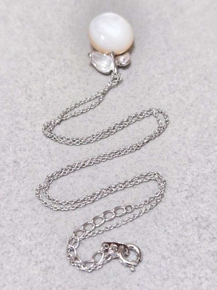 Tasaki Pearl Mabe Pearl silver necklace with a 42cm chain and detailed top shown