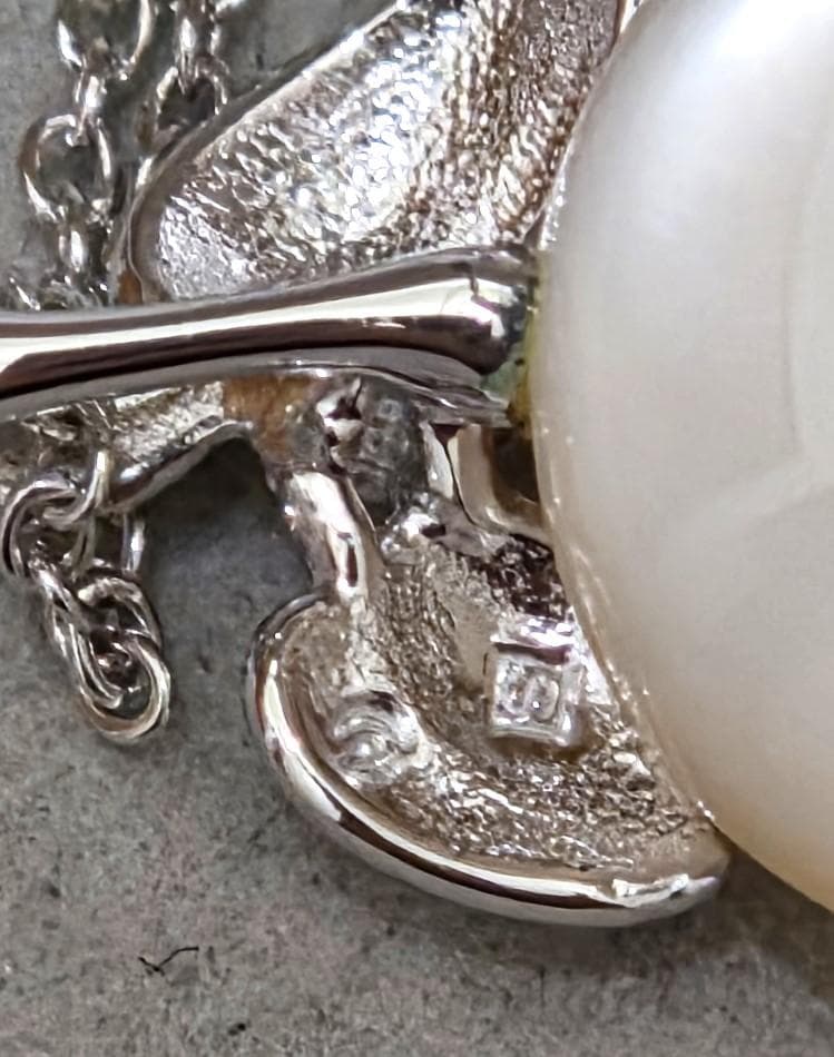 Tasaki Pearl Mabe Pearl silver necklace with a 42cm chain and detailed top shown