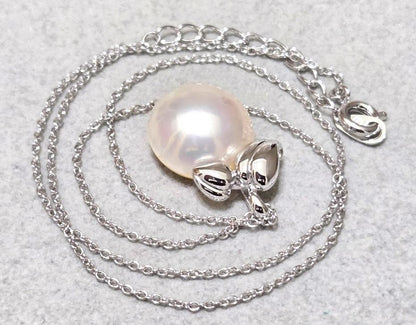 Tasaki Pearl Mabe Pearl silver necklace with a 42cm chain and detailed top shown