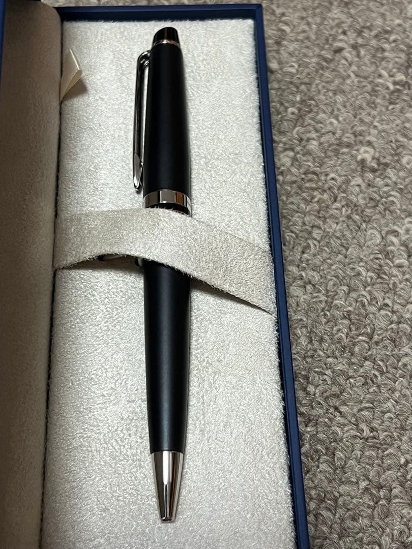 Waterman Expert Essential Matte Black fountain pen with sleek matte finish
