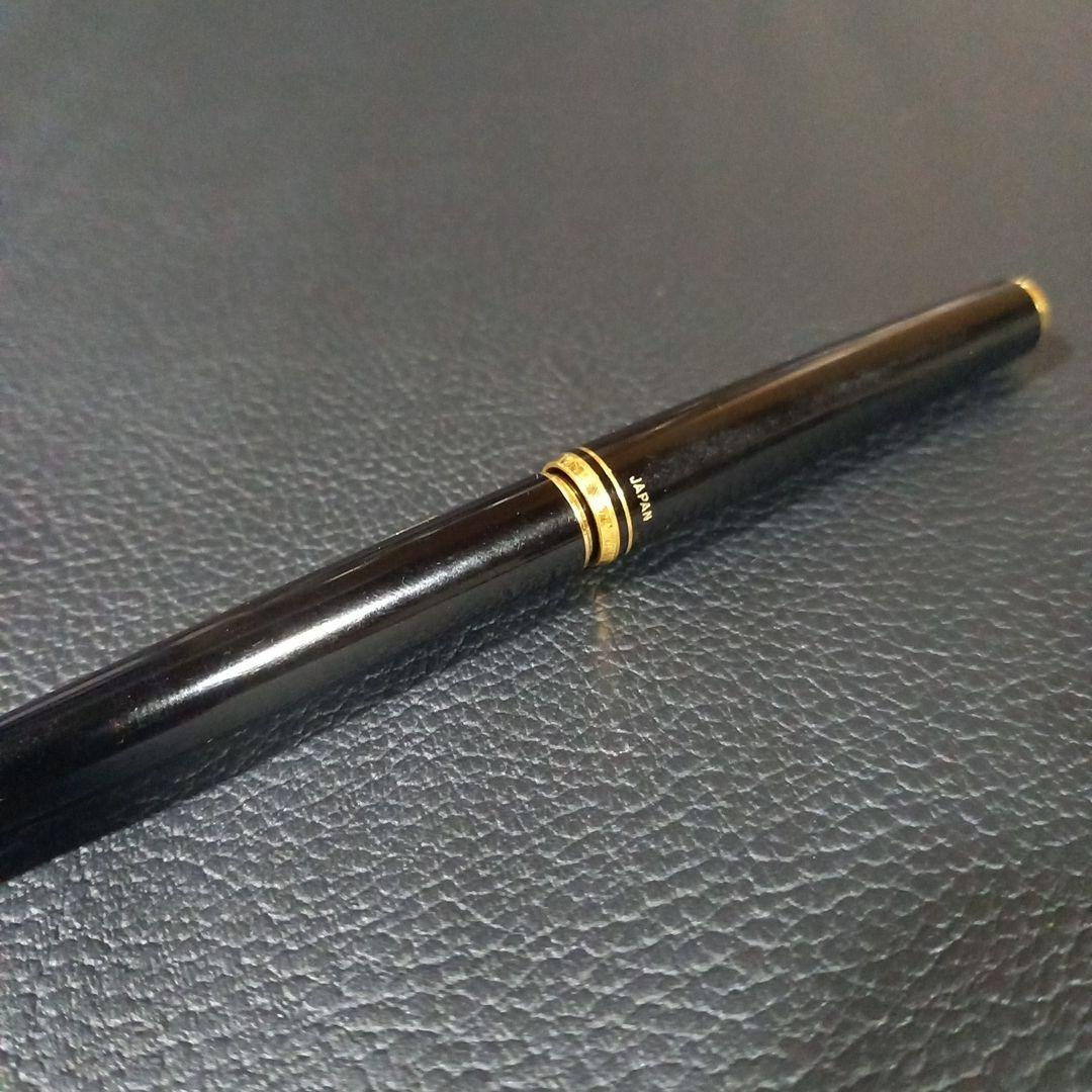 Pilot discontinued vintage fountain pen from the 80s with fine gold nib and no ink content