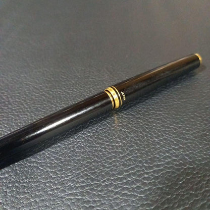 Pilot discontinued vintage fountain pen from the 80s with fine gold nib and no ink content
