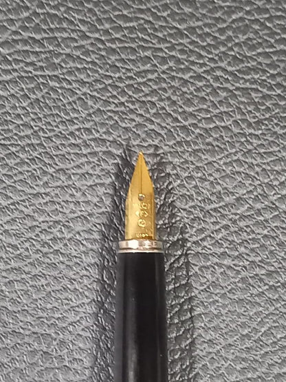 Pilot discontinued vintage fountain pen from the 80s with fine gold nib and no ink content