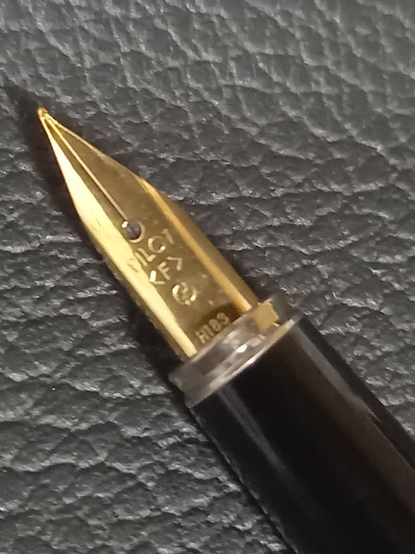 Pilot discontinued vintage fountain pen from the 80s with fine gold nib and no ink content