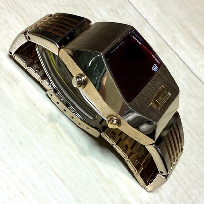 SEIKO ALBA AKA LED Quartz Men's Watch — Japanese