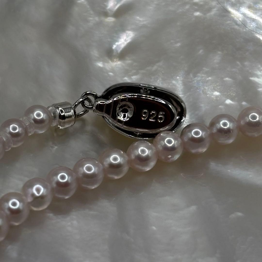 Akoya Pearl Pink Baby Pearl Necklace with white pink 3.5-4 mm pearls and 925 clasp on white background