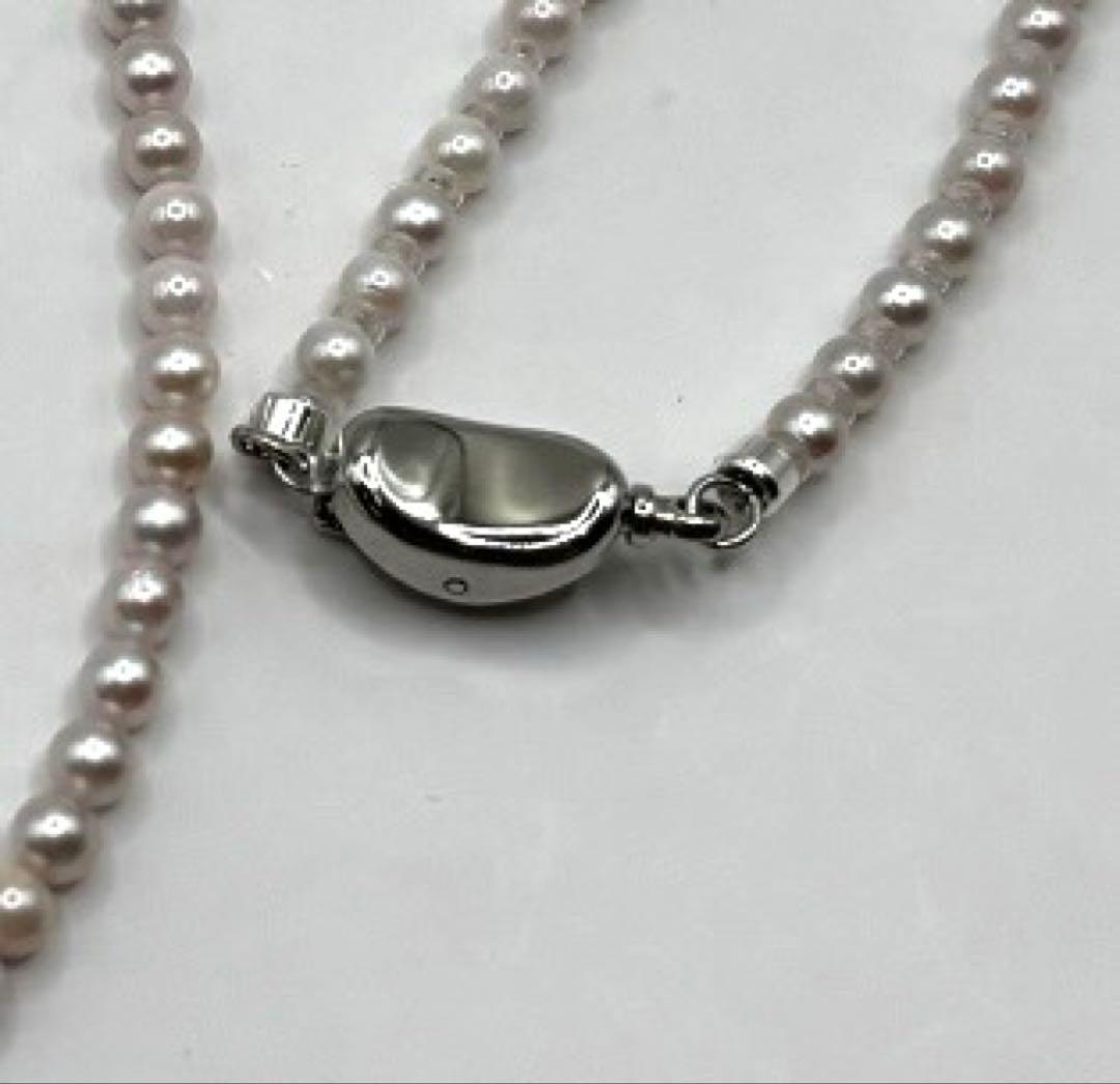 Akoya Pearl Pink Baby Pearl Necklace with white pink 3.5-4 mm pearls and 925 clasp on white background