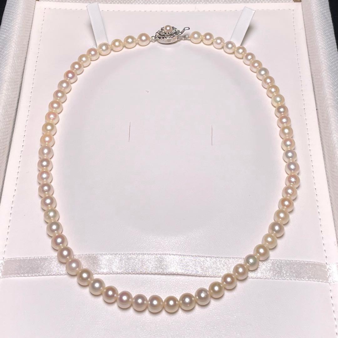 Akoya pearl semi-round pearl necklace with 6.4-7.0mm white pearls on silver chain, 42.8 cm length