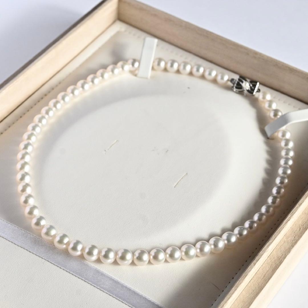 Takatsuki Akoya pearl necklace with 7.5mm round pearls and silver ribbon clasp on a white background