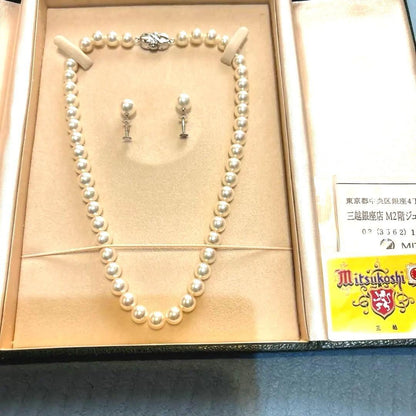 Akoya pearl earring set with light pink 8.0-8.5mm pearls mounted in platinum