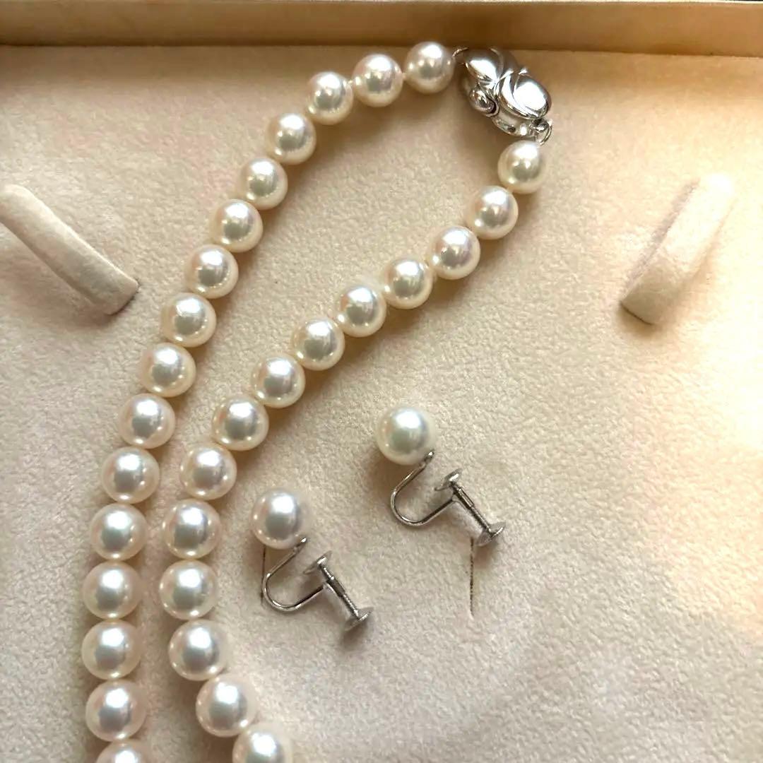 Akoya pearl earring set with light pink 8.0-8.5mm pearls mounted in platinum