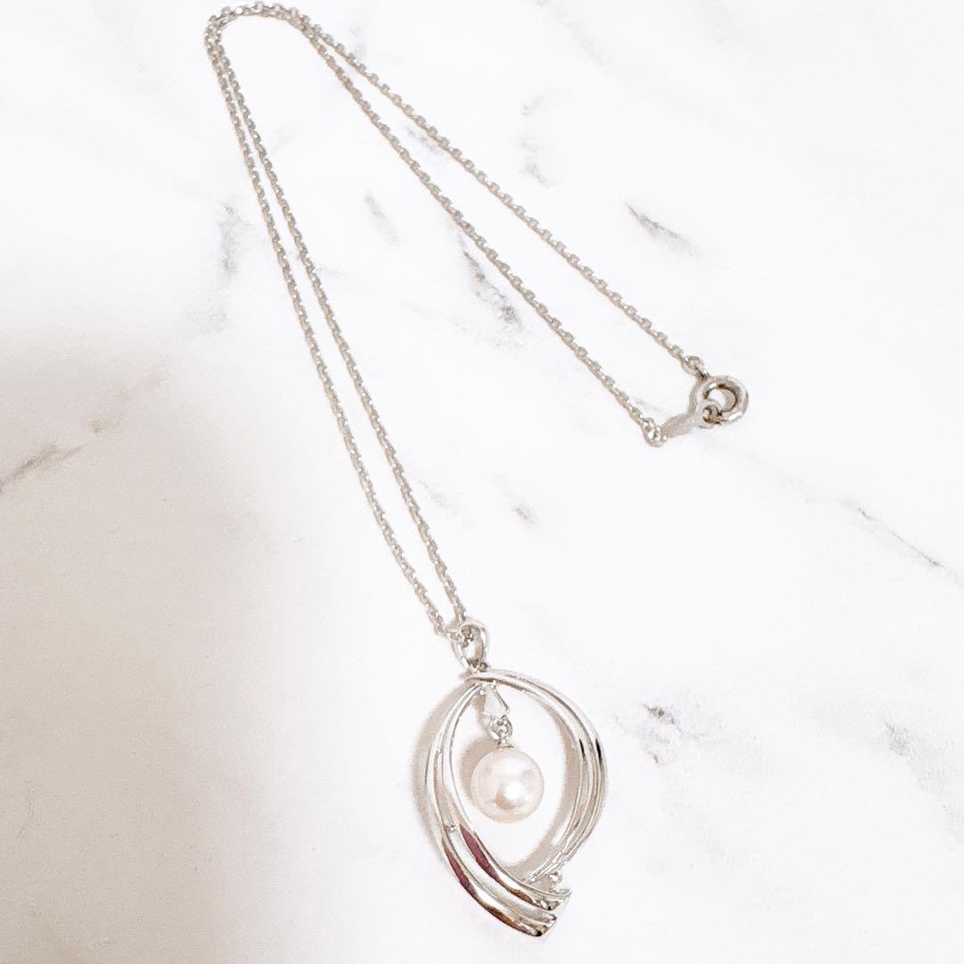 Mikimoto silver necklace featuring a 6mm Akoya pearl pendant measuring 3.1 cm by 1.8 cm on a 40.2 cm chain