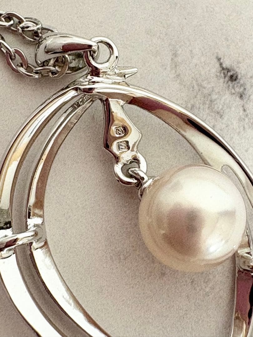 Mikimoto silver necklace featuring a 6mm Akoya pearl pendant measuring 3.1 cm by 1.8 cm on a 40.2 cm chain