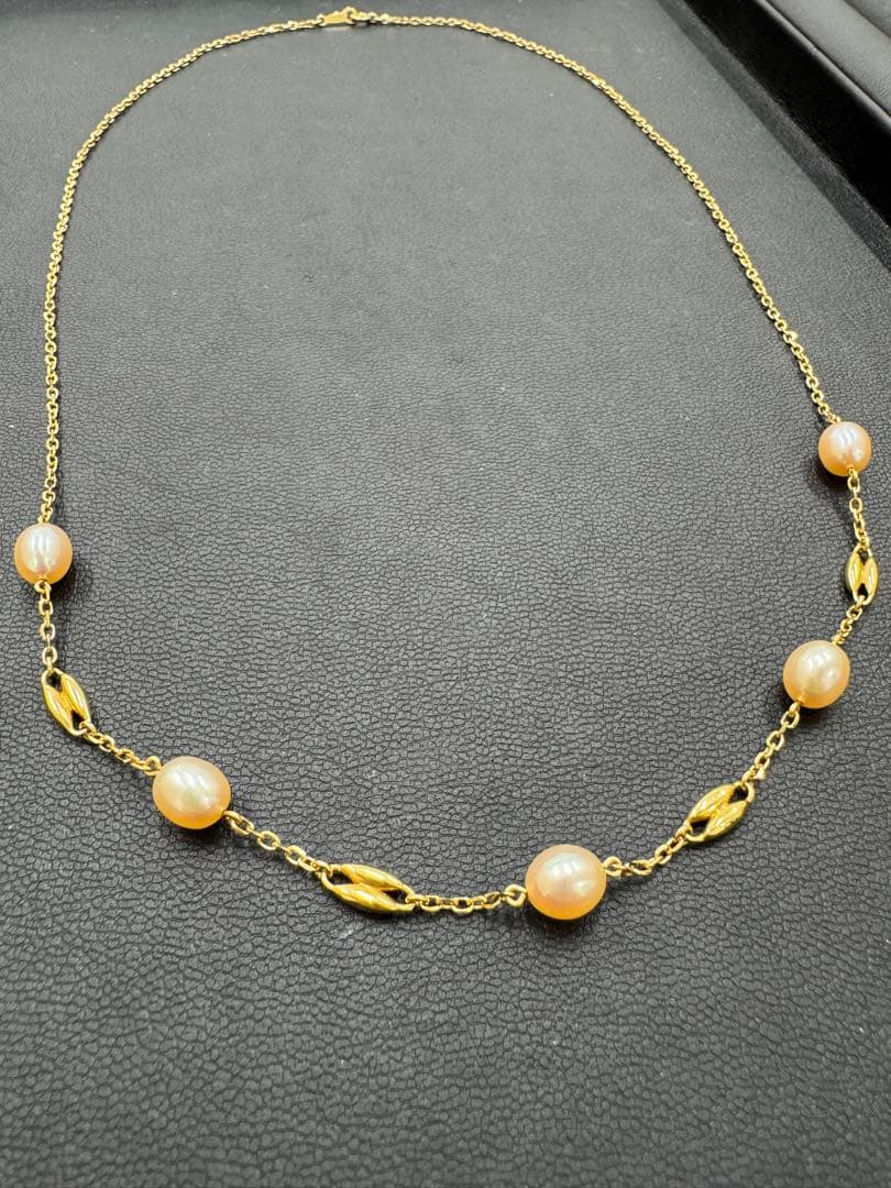 MIKIMOTO pearl necklace made of yellow 18K gold, 50 cm length, displayed on a white background