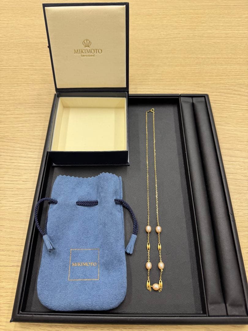 MIKIMOTO pearl necklace made of yellow 18K gold, 50 cm length, displayed on a white background