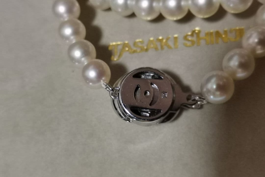 Tasaki Pearl Necklace 42 cm length with round 6.5 to 7 mm white pearls on a delicate string