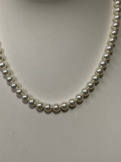 Mikimoto pearl necklace with 57 round pearls sized 7 to 7.5 mm on a 43 cm strand