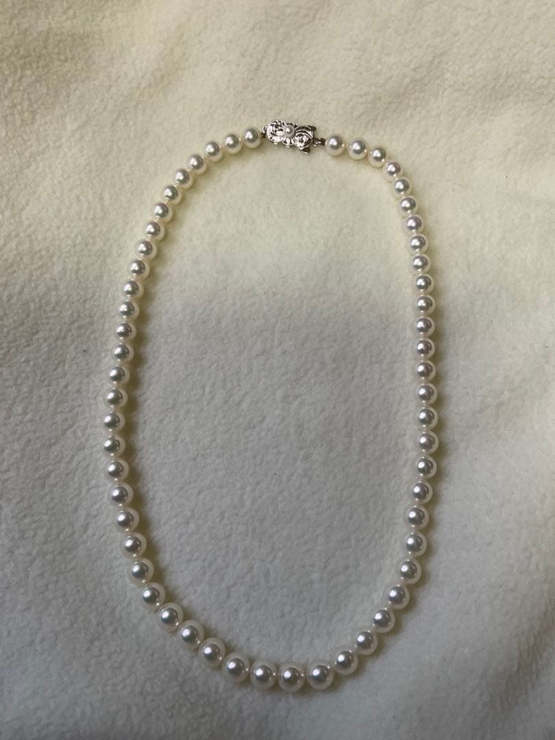 Mikimoto pearl necklace with 57 round pearls sized 7 to 7.5 mm on a 43 cm strand