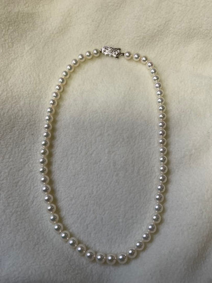 Mikimoto pearl necklace with 57 round pearls sized 7 to 7.5 mm on a 43 cm strand