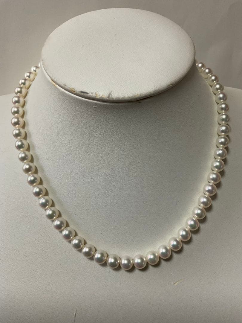 Mikimoto pearl necklace with 57 round pearls sized 7 to 7.5 mm on a 43 cm strand