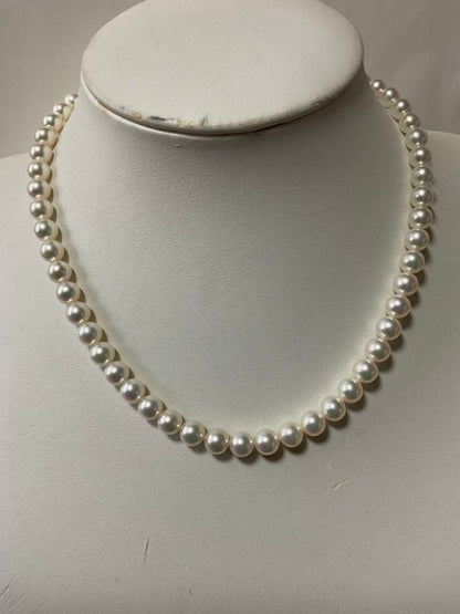Mikimoto pearl necklace with 57 round pearls sized 7 to 7.5 mm on a 43 cm strand