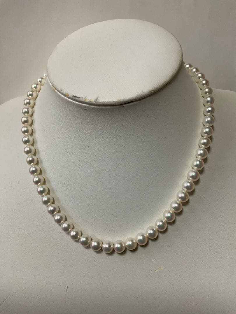 Mikimoto pearl necklace with 57 round pearls sized 7 to 7.5 mm on a 43 cm strand