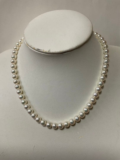 Mikimoto pearl necklace with 57 round pearls sized 7 to 7.5 mm on a 43 cm strand
