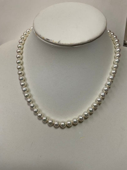 Mikimoto pearl necklace with 57 round pearls sized 7 to 7.5 mm on a 43 cm strand