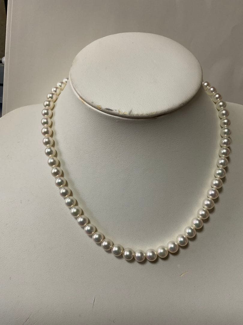 Mikimoto pearl necklace with 57 round pearls sized 7 to 7.5 mm on a 43 cm strand