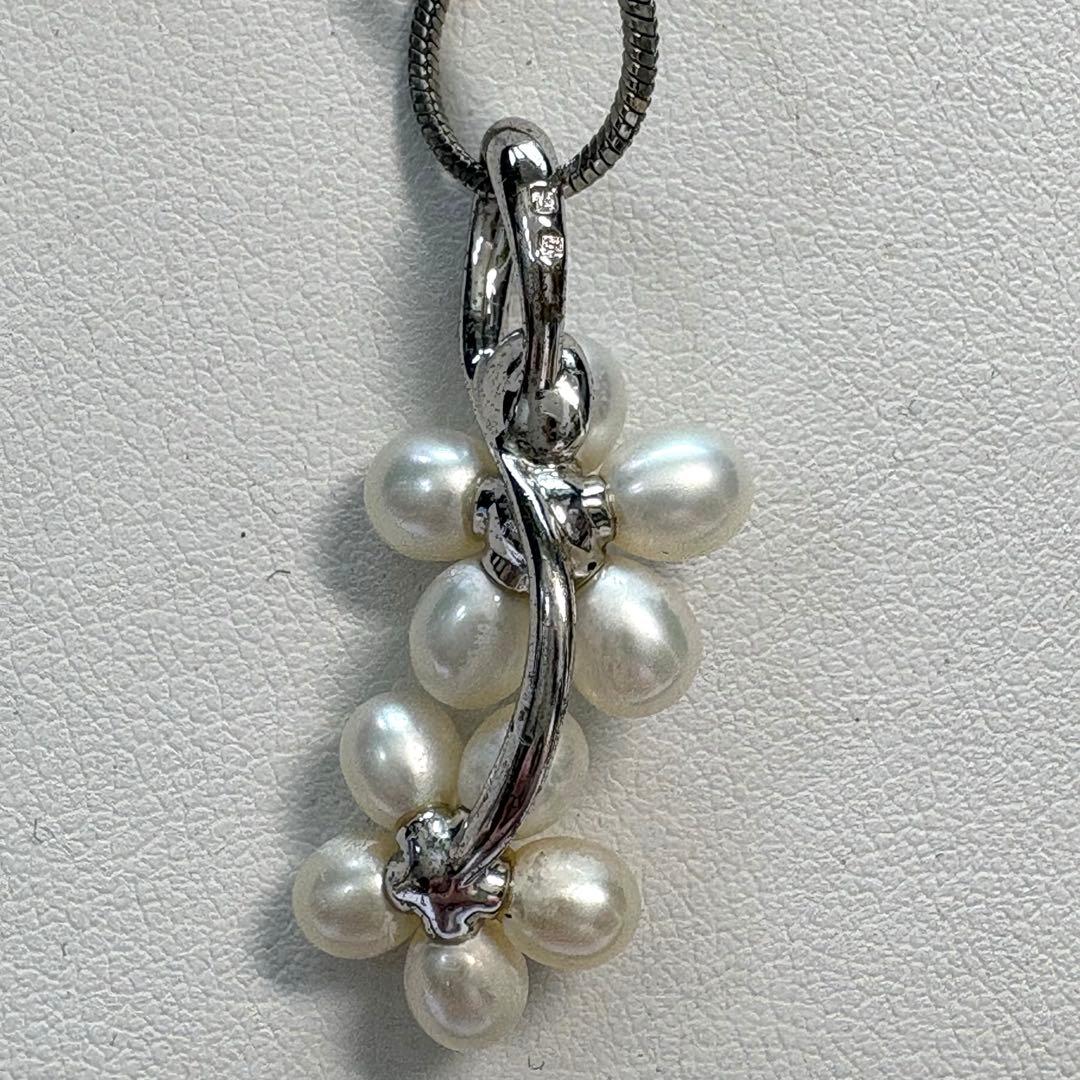 Mikimoto silver flower pearl pendant top with Perleita service chain, 34.1mm height, 15mm width, weighing 3.41g