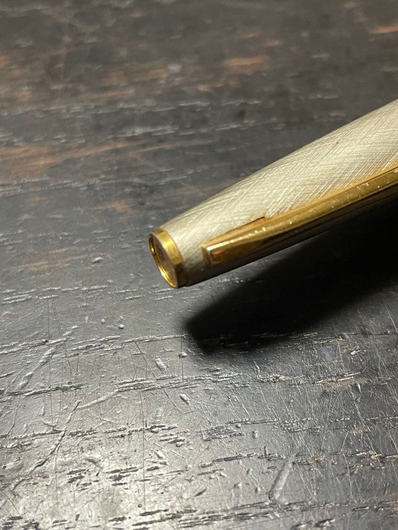 Pilot Fountain Pen 14K Aging Present with gold nib and sleek black barrel, 132mm length