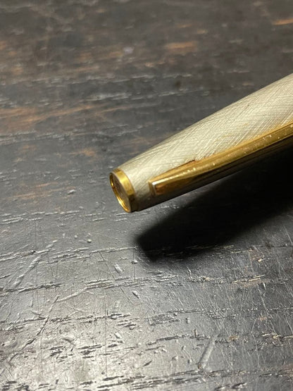 Pilot Fountain Pen 14K Aging Present with gold nib and sleek black barrel, 132mm length
