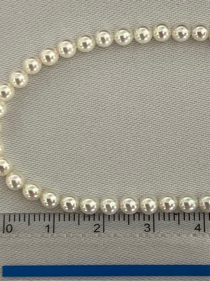 K18 Akoya baby pearl necklace length 41.5cm featuring small 3.2-3.8mm white pearls on a gold chain